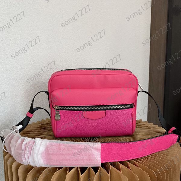 

2021new 30 men's messenger bag 765 postman bags sattractive accessories spring fashion show functional and practical one-shoulder bag w
