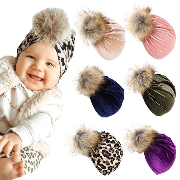 Chapéu de bola de pele de tecido de veludo sólido para crianças meninos meninas bebê fotografia adereços grande pompom topknot outono inverno orelha quente beanie tampa 2633 Q2