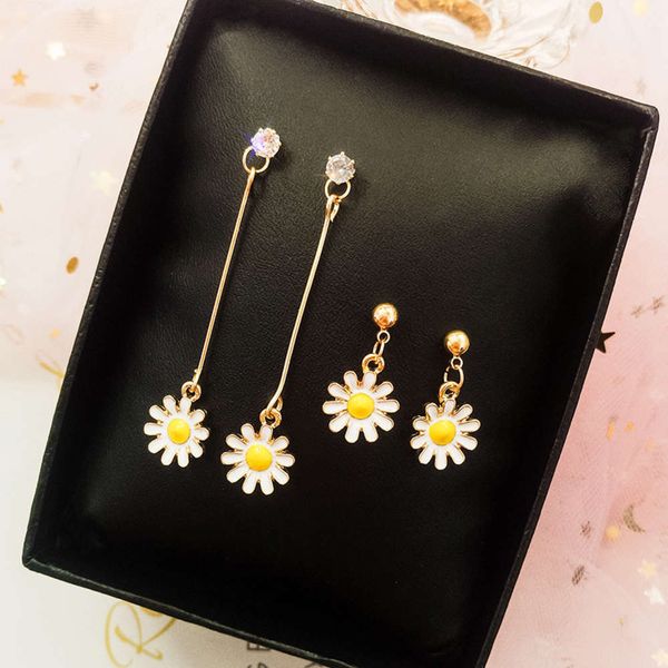 

simple korean girl with daisy earrings, Black
