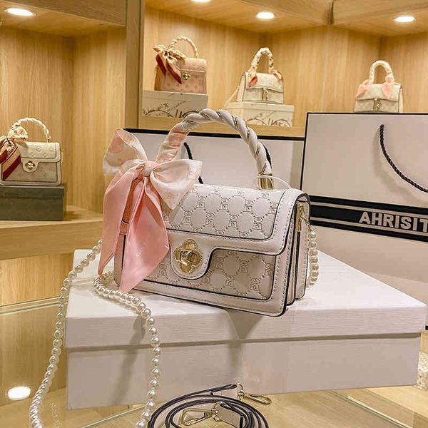 

2022 factory outlet online special this year's popular light hand-held small square messenger bag crowd embossed advanced sense of