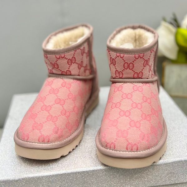

2021 new women's shoes designer fashion brand comfortable luxury snow boots size 35-40, Red;white