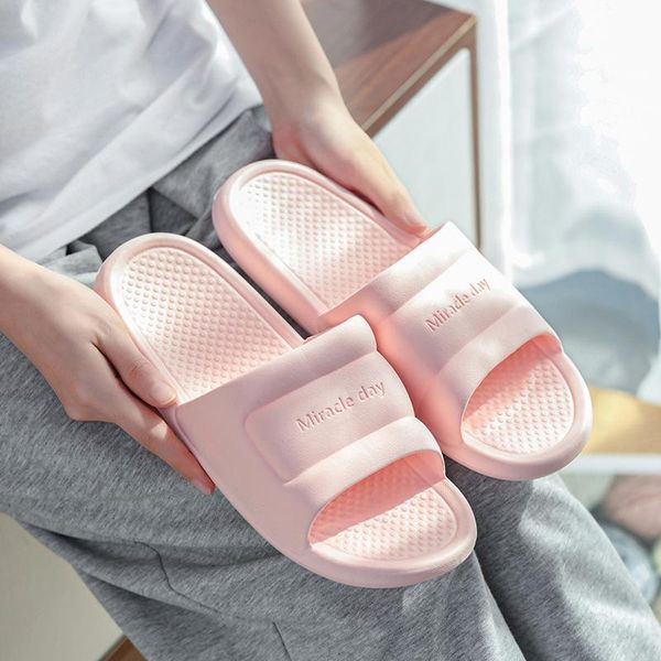 Pantofole Spot all'ingrosso Summer Home Slides Bagno minimalista Antiscivolo con suola spessa Uomo Donna Coppie Scarpe da bagno