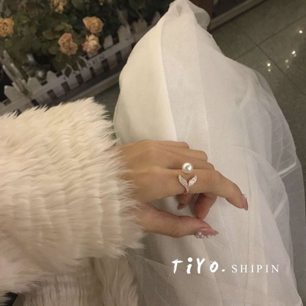 

beauty fishtail pearl female art model diamond inlaid simple rose gold ring, Black