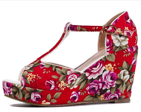 

retro-styled multi-color t-belt with buckled fishmouth and sloping heel sandals women shoes, Black
