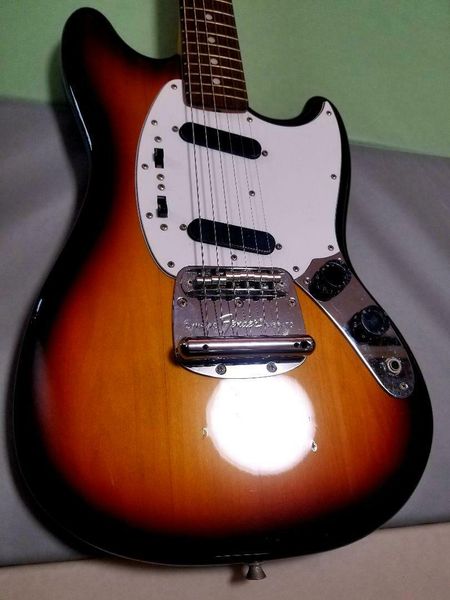 

mustang mg69 sunburst made in japan electric guitar