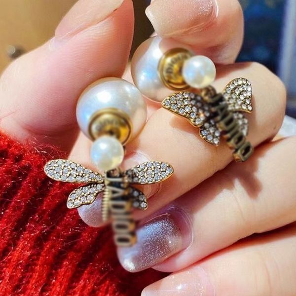 

2021 new little bee earrings female pearl butterfly d letter net red, Golden