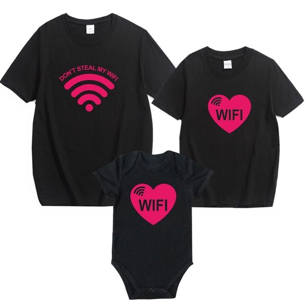 Family Look Рубашка с короткими рукавами Соответствующие Одежда Любовь WiFi Хлопок T Модный наряд набор Tees Tops 210429
