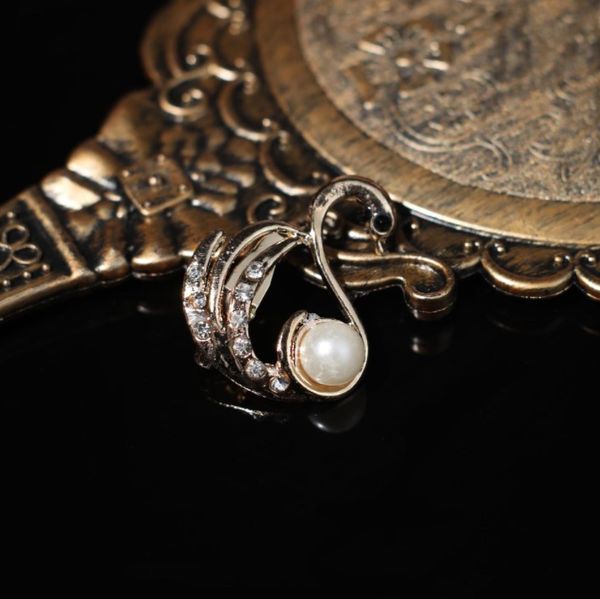 

swan brooch european and american christmas high grade pearl diamond, Gray
