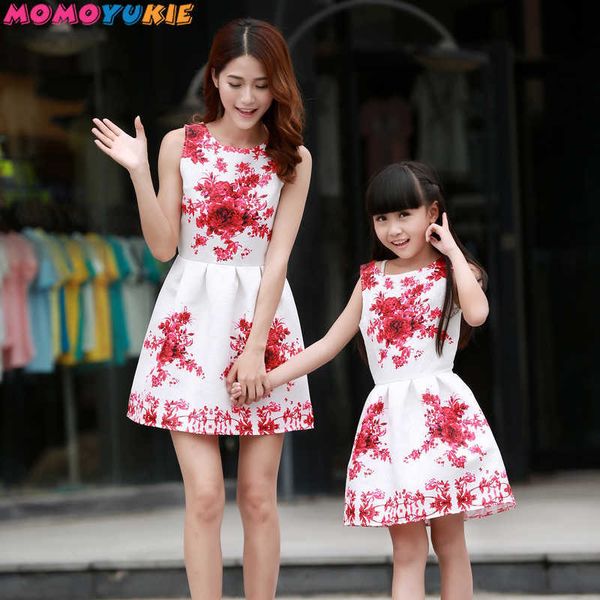 Summer Dress Fashion Mãe Filha Vestidos Moda Floral Print Manga Curta Mamãe e Me Roupas Família Família Equipamentos de Correspondência 210713