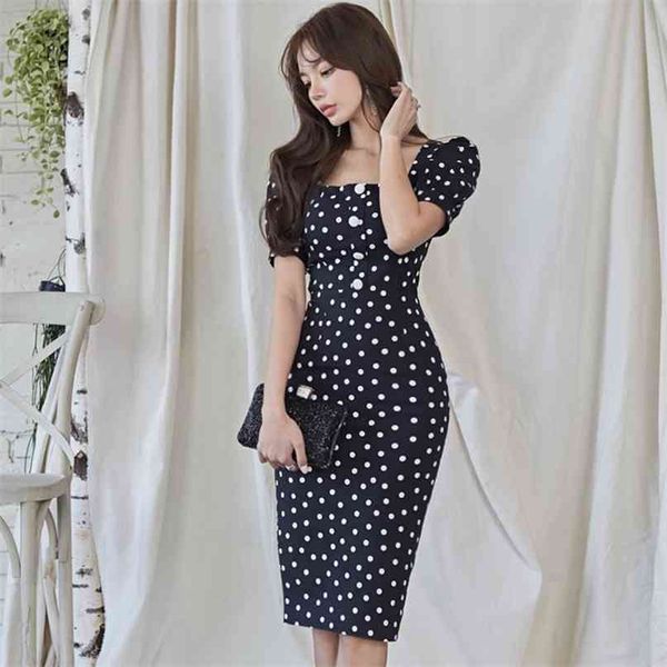 Kadın Yaz Elbise Moda Kısa Kollu Bodycon Slim Fit Kare Boyun Düğmeleri Diz Boyu Zarif Parti Giysileri 210603