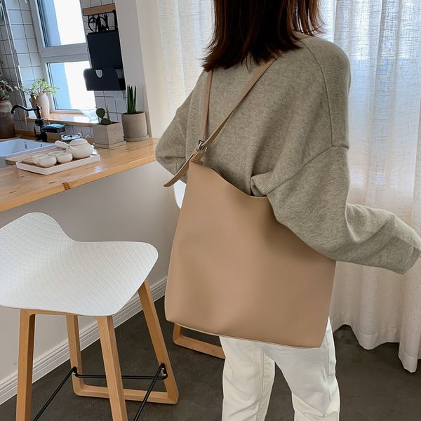 

large capacity women's new autumn and winter tide 2019 korean version versatile shoulder bag fashion foreign style portable bucket