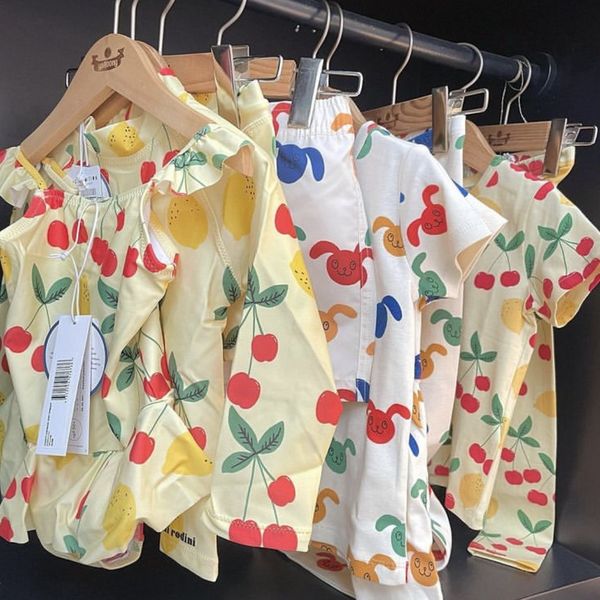 

2021 new boys' split sunscreen children's long sleeve flat angle swimsuit girls' one piece, White;black