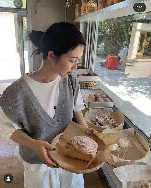 

autumn and winter korean ins simple silhouette large v-neck women's knitted vt, Black;white