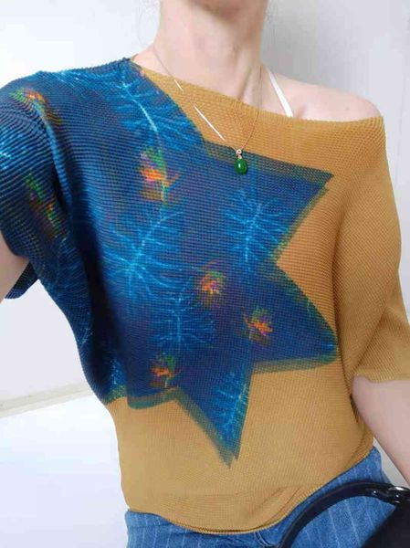 

knits miyake tofu pleats fashion print o-neck batwing sleeve t-shirt, White