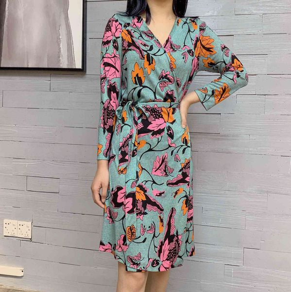 

dress wind d family women's silk flower pattern temperament slim v-neck short wrap skirt light mature, White;black