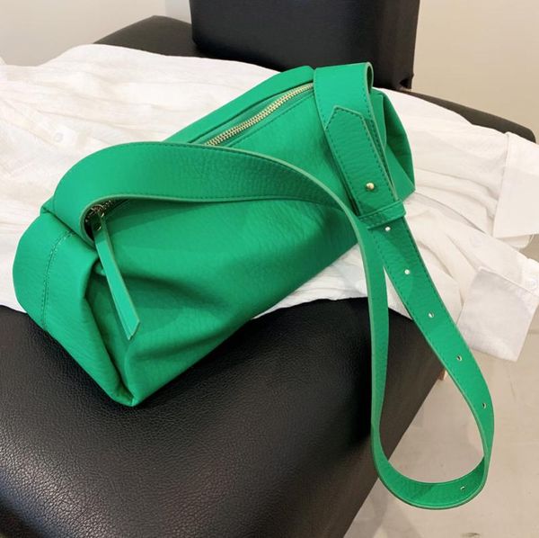 

evening bags european and american bags2021 hundred high-quality ladies with messenger bag, shoulder underarm lychee pattern baguette