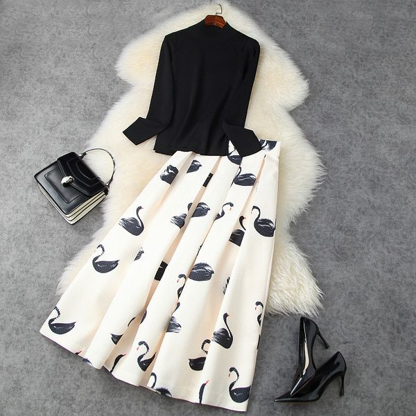 

European and American women's wear winter style Long-sleeved knit sweater pleated goose print skirt Fashion suits, White