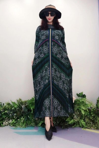 

dress miyake fold in the women's print retro o-neck long stock, Black;gray