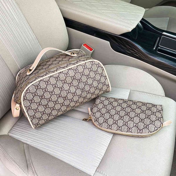 

2022 factory wholesale letter cosmetic large capacity new fashion printing waterproof carrying child and mother storage bag