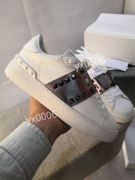 

2021 mens womens casual 35-45 shoes fashion white black leather pelle appartamento dress party dimensione running trainers ht210301, Red;white