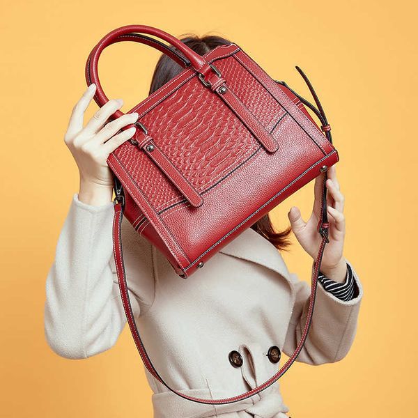 

genuine 2020 new fashion autumn and winter large capacity crocodile pattern head leather women's handbag
