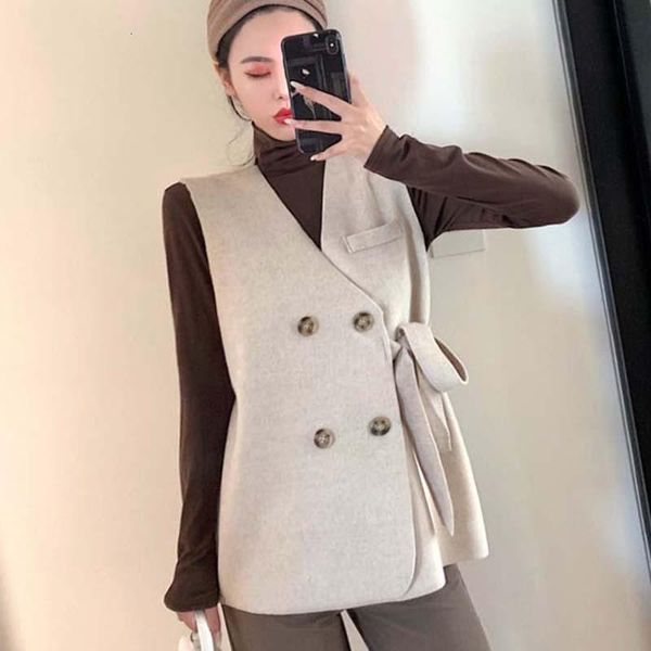 

two piece dress [ewq] 2021 autumn japan style sleeveless double-breasted wool woolen vest full sleeved turtleneck t-shirt 2-piece set ql489, White