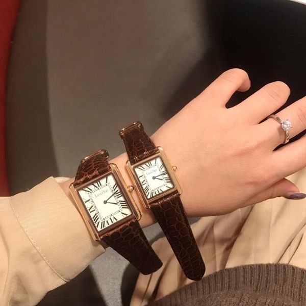 Armbanduhren Mode Krokodil Muster Lederband Originalverschluss Edelstahl Zifferblatt Quarzuhr 2 Größen Wählen Sie Paar Uhren