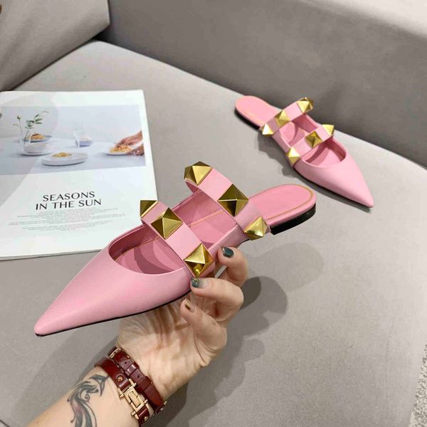 

2021 new spring and summer women pointed flat heel slippers european size 35-40 roman rivet leather mules zlh, Black