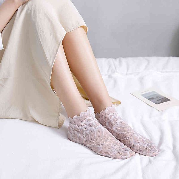 

socks 2021 spring and summer women's lace boat invisible small white shoes 100 breathable mesh, Black;white