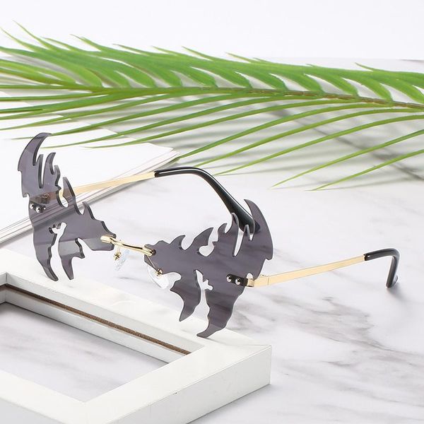 

sunglasses influencer recommend exaggerated flame women's goldfish rimless decoration sun glasses for cosplay show, White;black