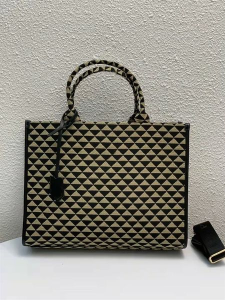 

2022 fashion designer totes stereoscopic pattern canvas large capacity shopping tote women food basket bags triangular sequined handbags fas