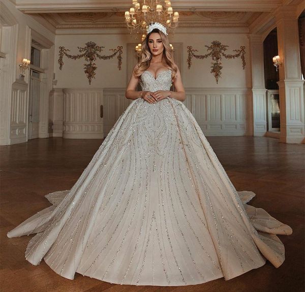Abiti da sposa di lusso con perline Dubai Ball Gown Abiti da sposa in cristallo Sweetheart Plus Size Custom Made Vestidos De Novia