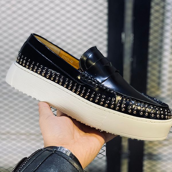 

2022 white black rivets driving loafers handmade thick heel men leisure shoes slip on spring rivets oxfords