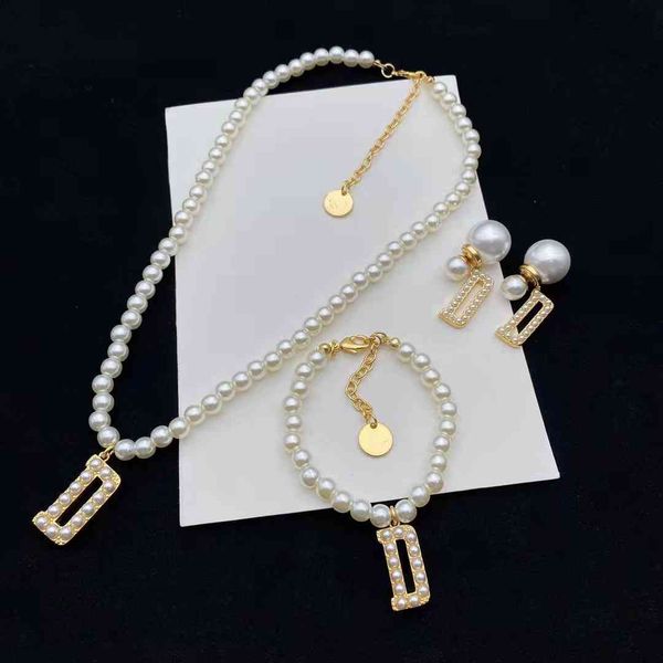 

d / di family 21 new pearl cd letter necklace bracelet earrings high temperament earrings simple set, Red;brown