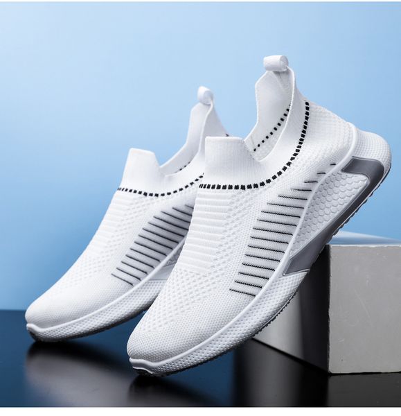 

2021 autumn and winter new casual running shoes white flying shuttle breathable sneakers