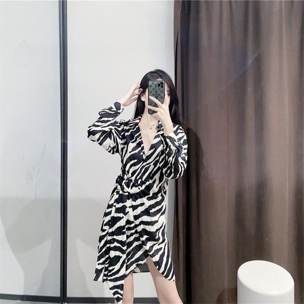 

casual dresses 2021 autumn women's double-breasted v-neck long sleeves closed side lining animal print mini dress, Black;gray