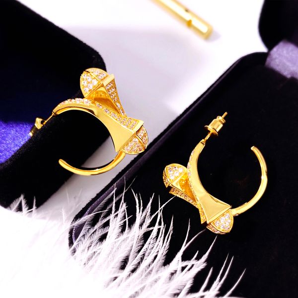 

fashion hoop earrings charm huggie for women party wedding lovers gift jewelry engagement accessories with jewelry pouches pochette bijoux w, Golden