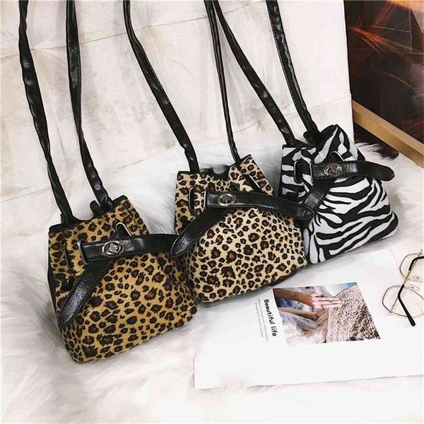 

2021 new bucket korean fashion simple pure color one shoulder slant span versatile net red children's bag