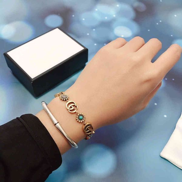 

design jewelry 2021 new chrysanthemum bracelet women's doubles, Black