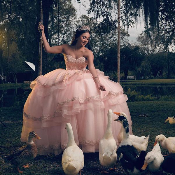 Pembe PriceSsa Balo Quinceanera Elbise 2022 Sevgiliye Katmanlı Tül Aplike Meksika Vestidos De XV Años Debutante 15 Anos