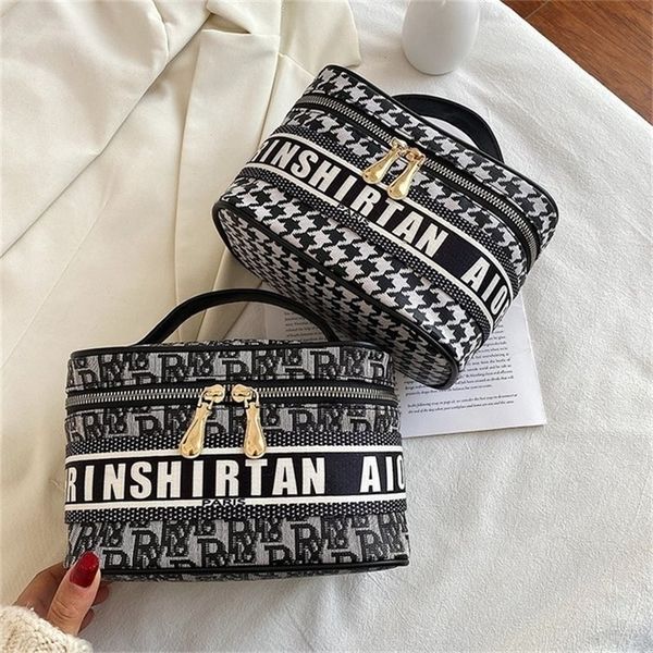 

70% off deals online bag female new makeup travel hands fashion portable storage wash bag wholesale store
