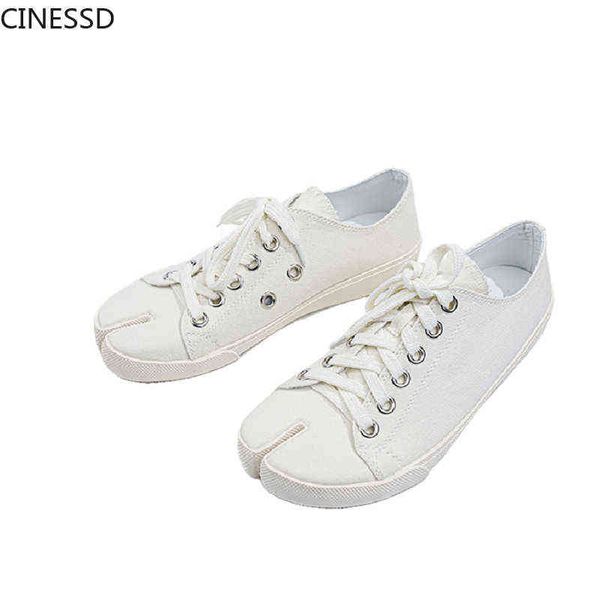 Scarpe eleganti Punta divisa Donna Ninja Tabi Scarpe di tela piatte Donna Brand Design Scarpe da ginnastica con lacci Casual da donna Vulcanized Round 220310