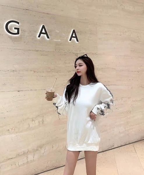 

2021 autumn and winter new + stitched old flower sleeves couple's cover head lazy advanced sense casual sweater, Black