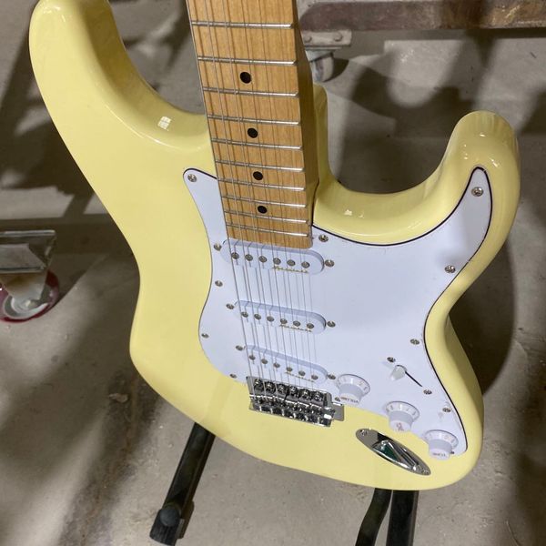 

st electric guitar cream yellow color maple fingerboard chrome hardware guitarar