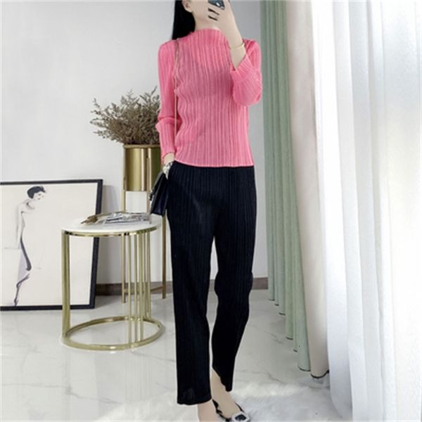 

knits miyake fashion long sleeve fold turtleneck solid pleats t-shirt, White