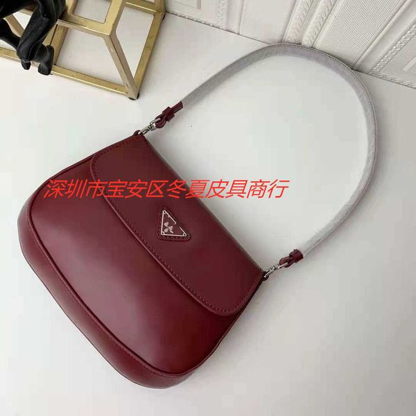 

2021p 's new hand-held women's bag is made of open bead cow leatherzly