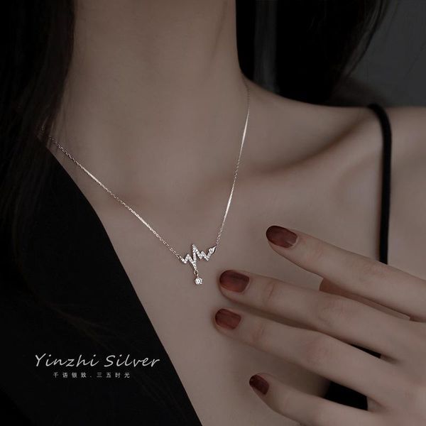 

chains clavicle chain with heart wave of beating feeling, Silver