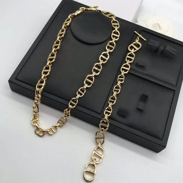 

2021 new designer family's 2021 letter necklaces and bracelet, Golden