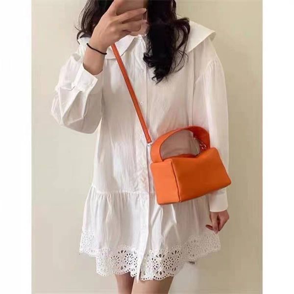 

south korea's new 2021 bag women's messenger one shoulder foreign style solid red versatile small square hand