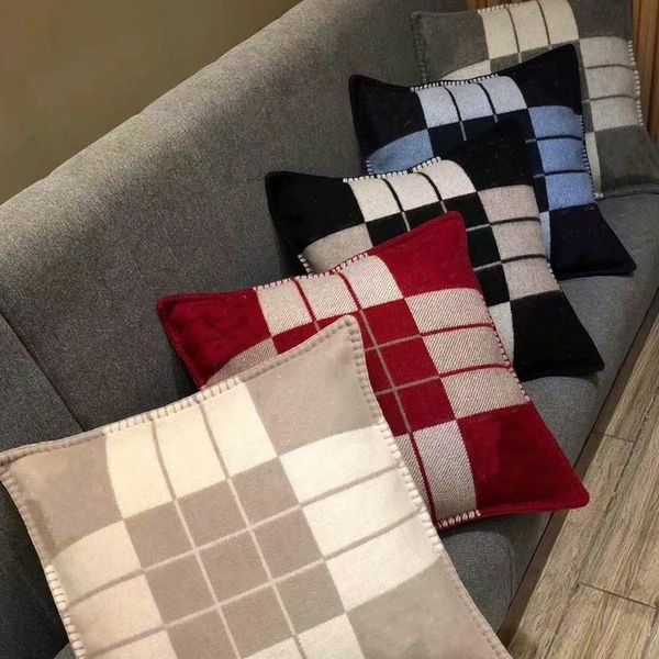 

cushion/decorative pillow classic stripy h letter jacquard pillow100% wool sofa cushion blanket